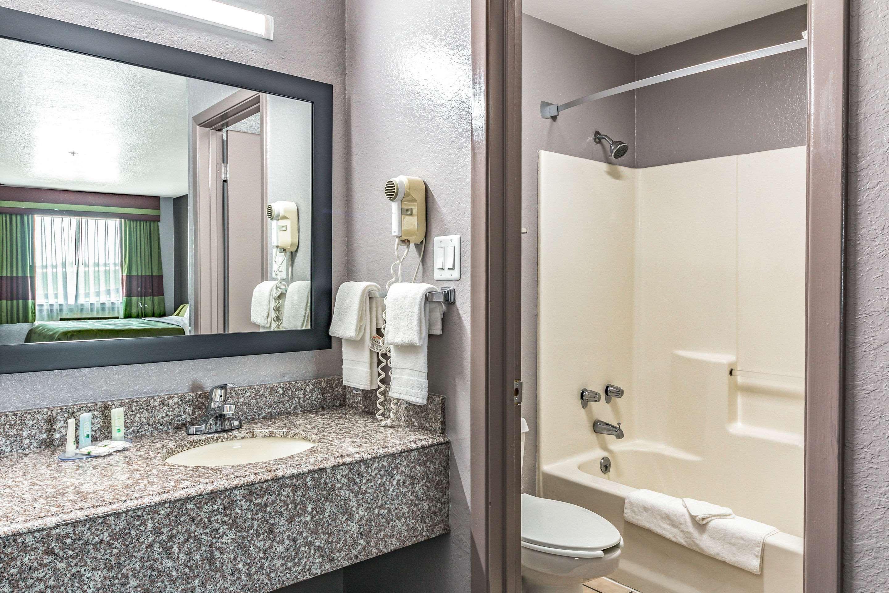 Quality Inn I-10 East Near Frost Bank Center San Antonio Extérieur photo