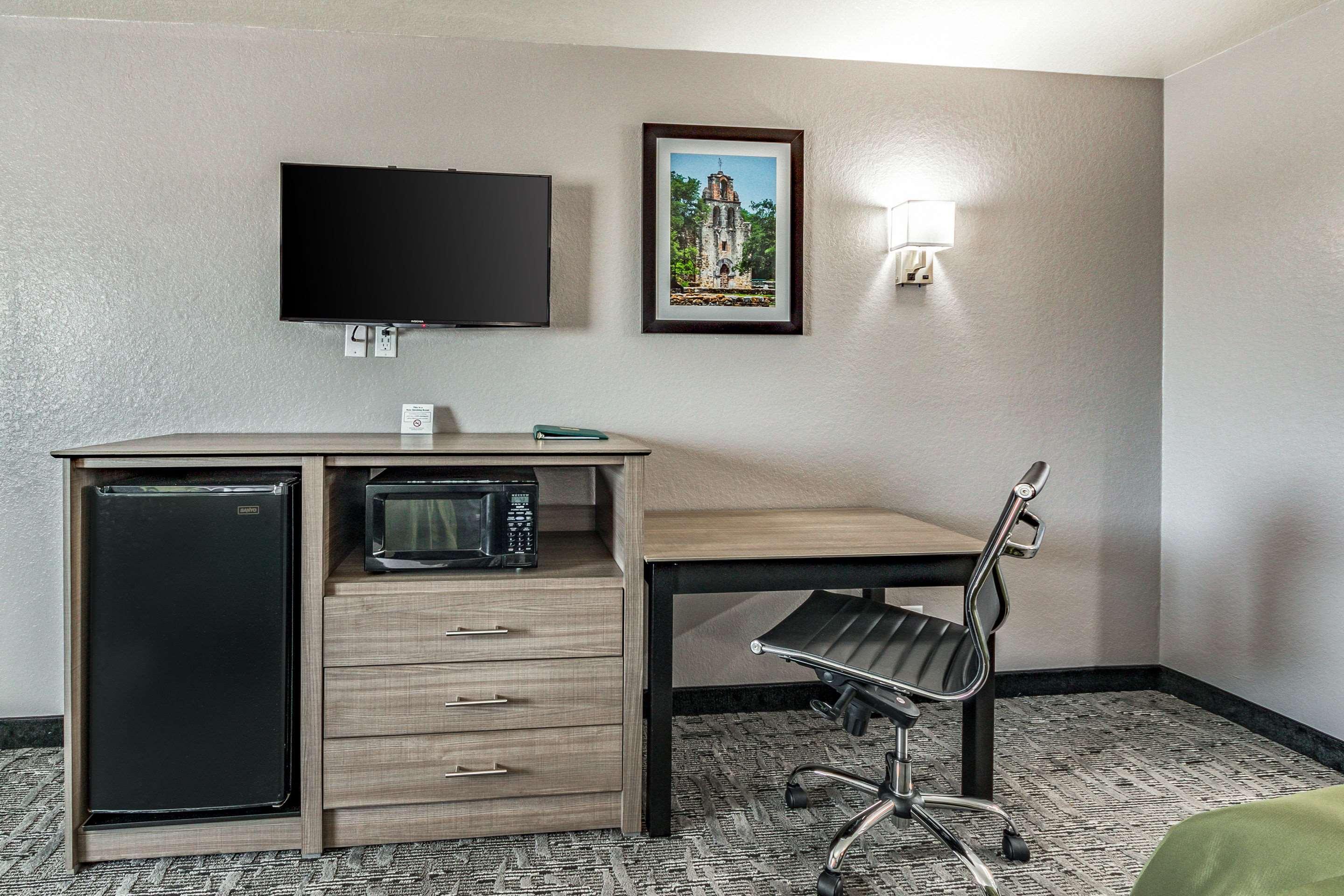 Quality Inn I-10 East Near Frost Bank Center San Antonio Extérieur photo