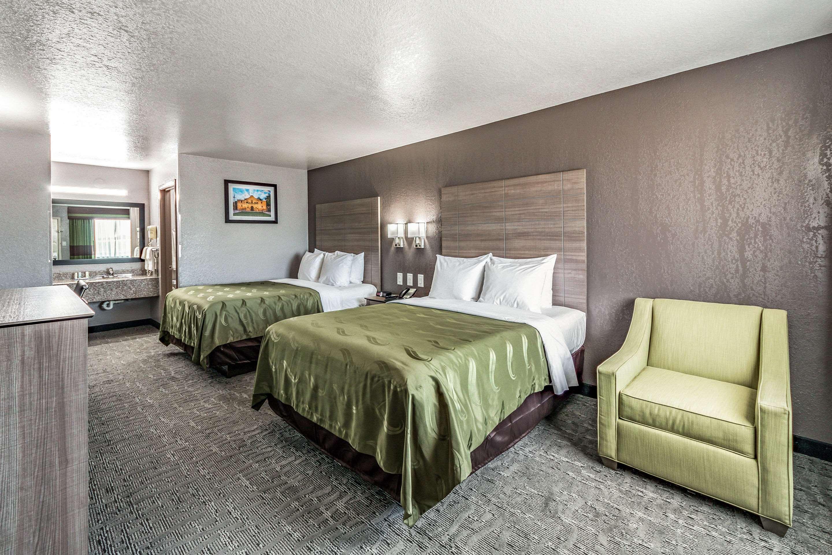 Quality Inn I-10 East Near Frost Bank Center San Antonio Extérieur photo