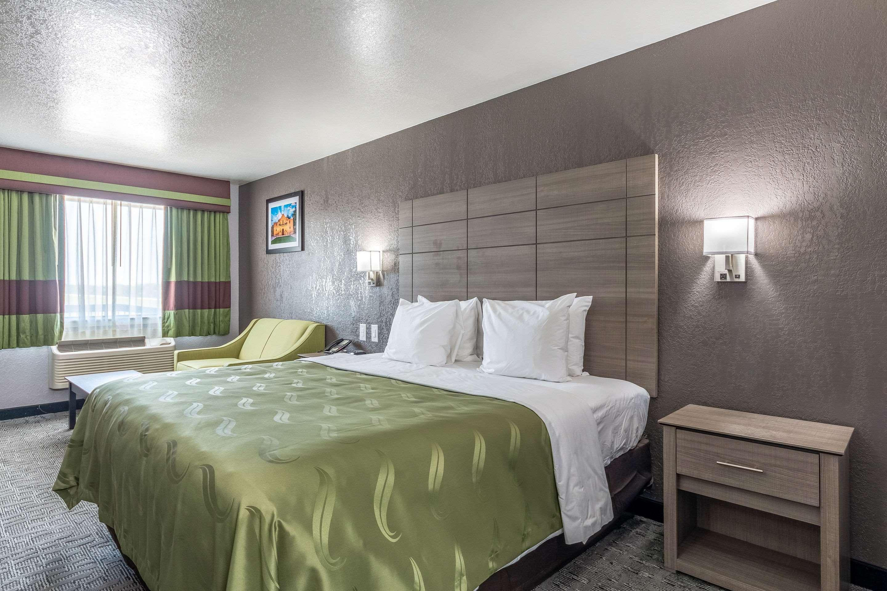 Quality Inn I-10 East Near Frost Bank Center San Antonio Extérieur photo