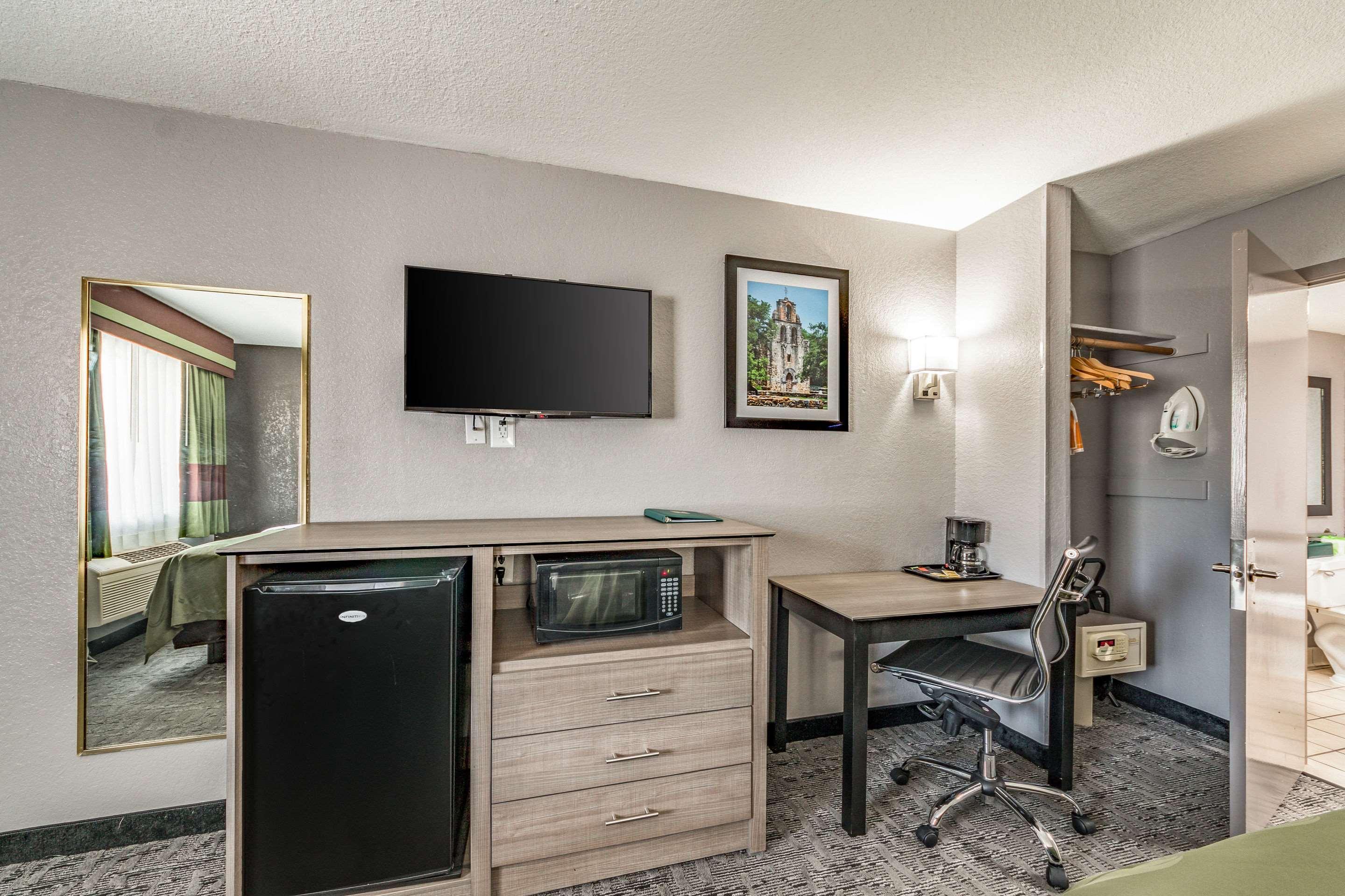 Quality Inn I-10 East Near Frost Bank Center San Antonio Extérieur photo