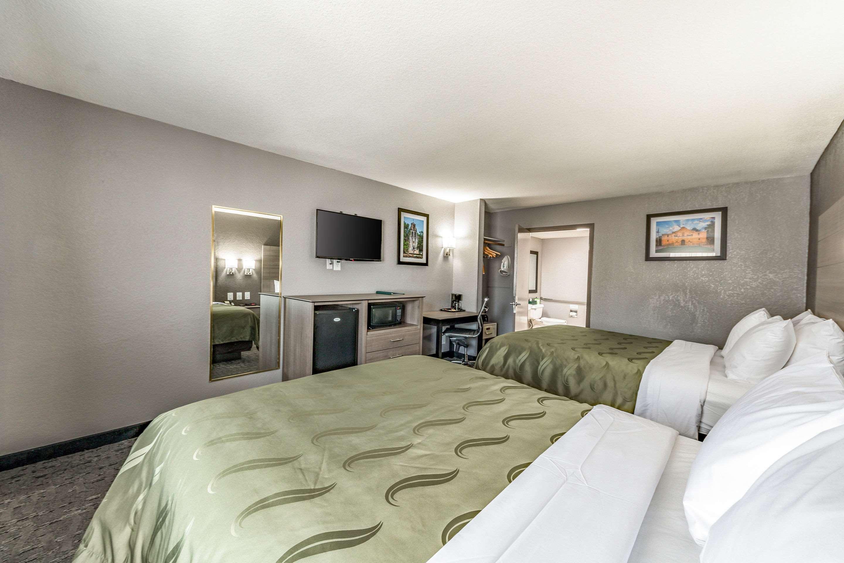 Quality Inn I-10 East Near Frost Bank Center San Antonio Extérieur photo