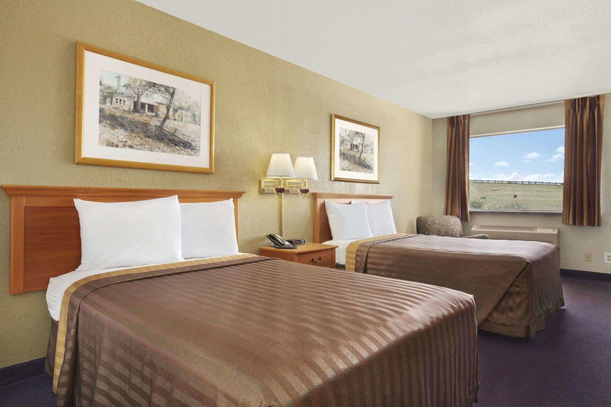 Quality Inn I-10 East Near Frost Bank Center San Antonio Extérieur photo
