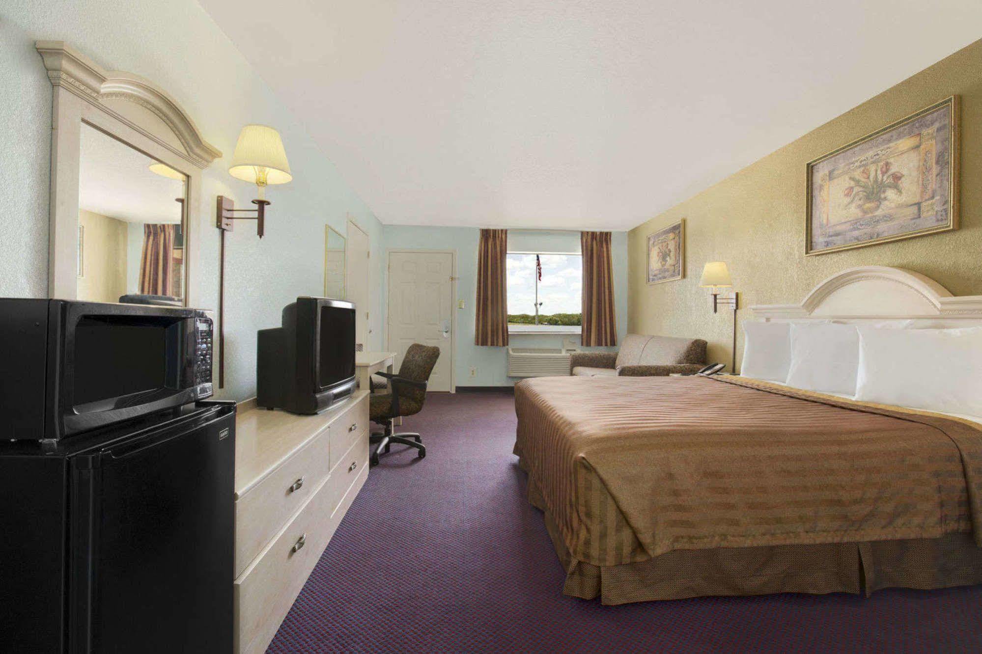 Quality Inn I-10 East Near Frost Bank Center San Antonio Extérieur photo