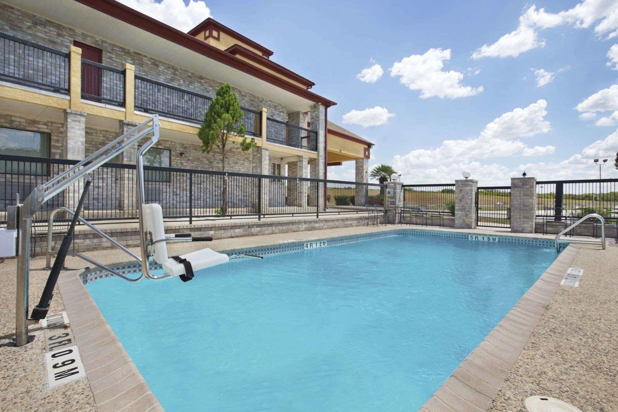 Quality Inn I-10 East Near Frost Bank Center San Antonio Extérieur photo